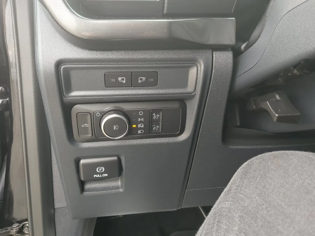 Used 2022 Black Ford XL image 27