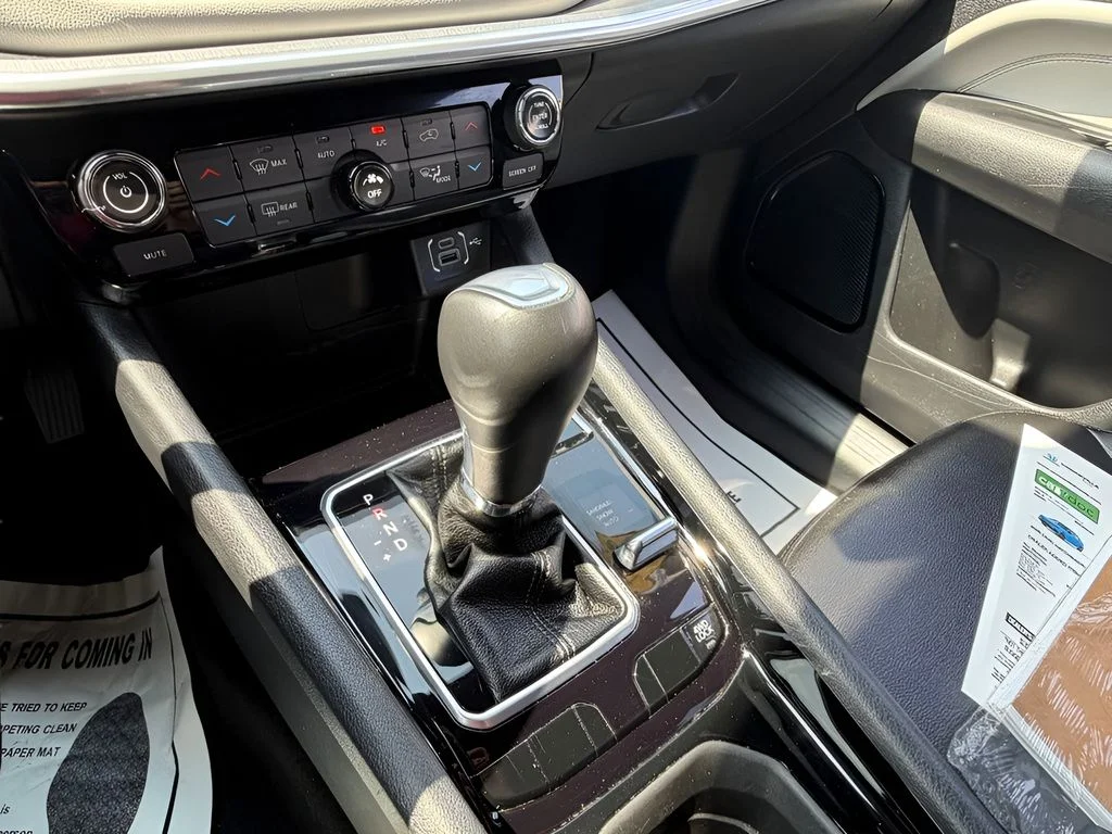 Used 2024 Bright White Clearcoat Jeep Limited image 27