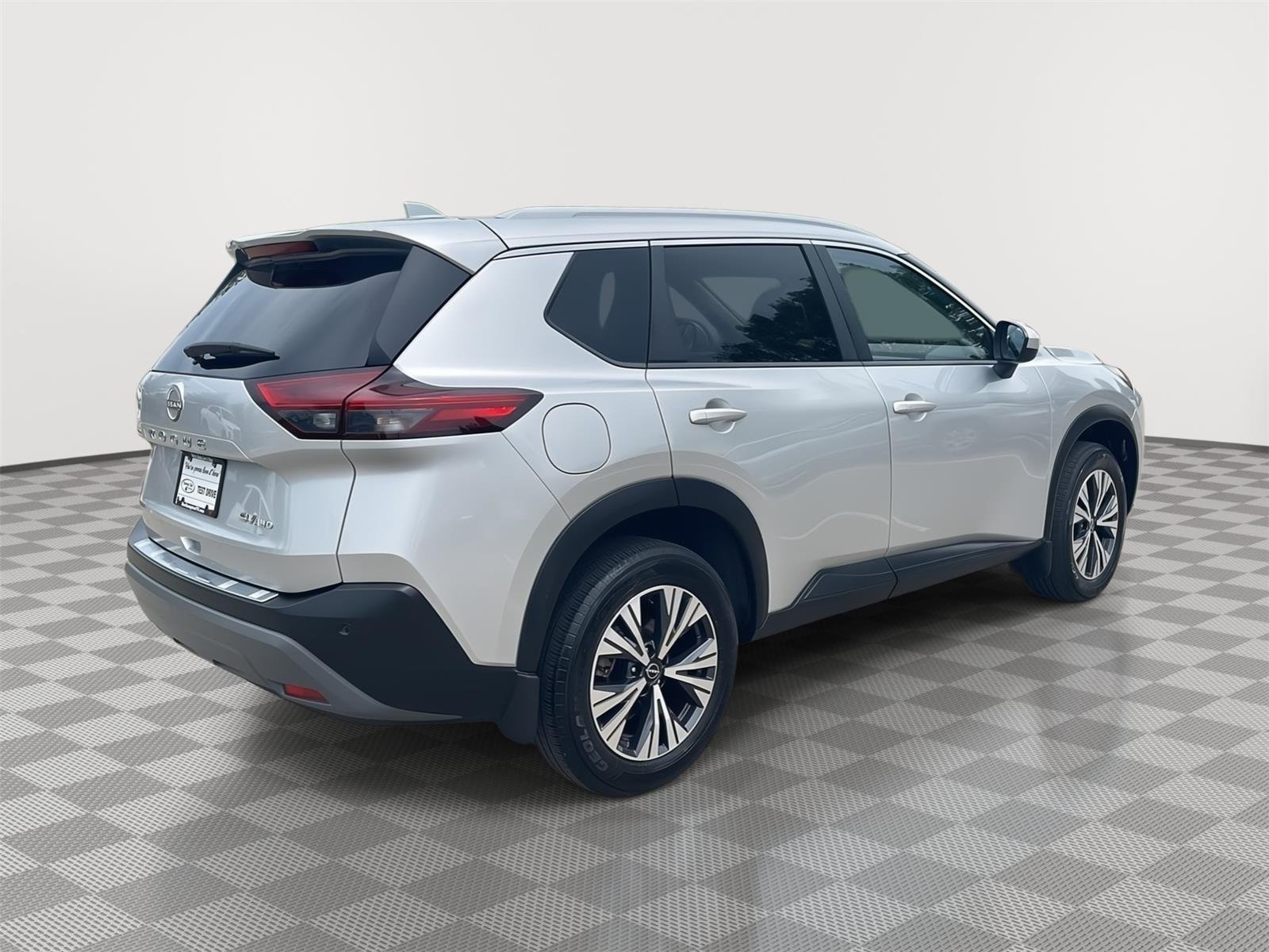 Used 2023 Brilliant Silver Metallic Nissan SV image 5