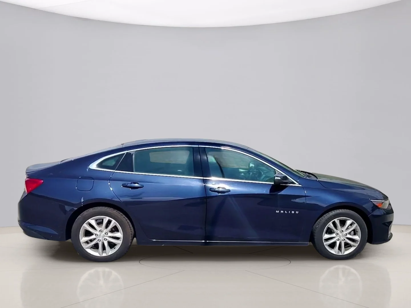 Used 2018 Blue Chevrolet LT image 6