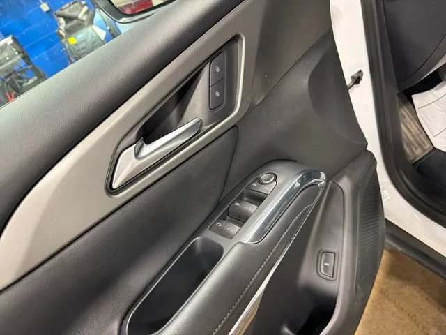 Used 2025 Summit White Chevrolet LT image 18