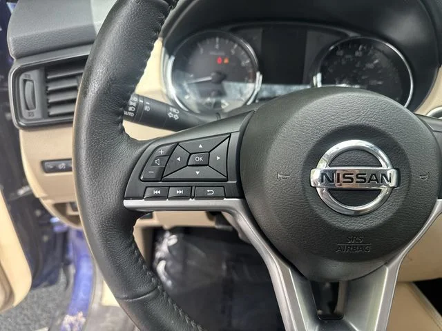 Used 2019 Blue Nissan SL image 17