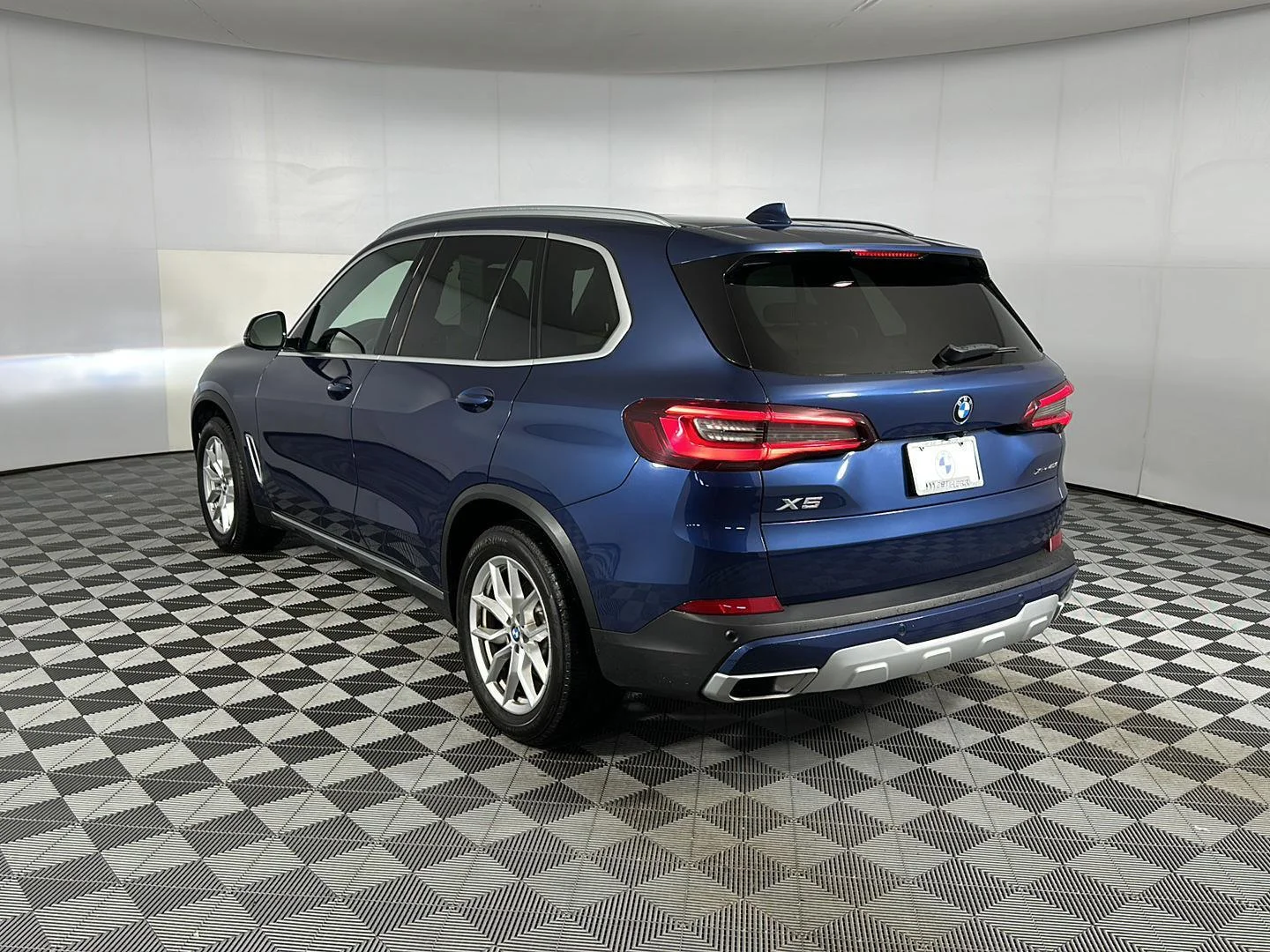 Used 2022 Phytonic Blue Metallic BMW xDrive40i image 29
