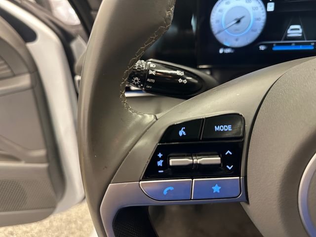 Used 2025 White Hyundai SEL Convenience image 25