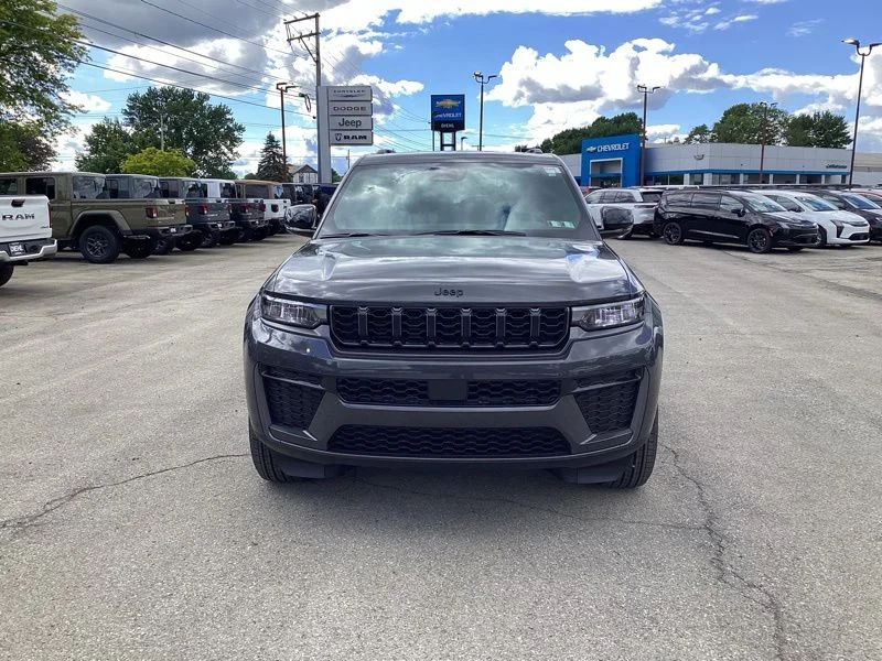 New 2026 Baltic Gray Metallic Clear-Coat Exterior Paint Jeep Laredo Altitude image 2
