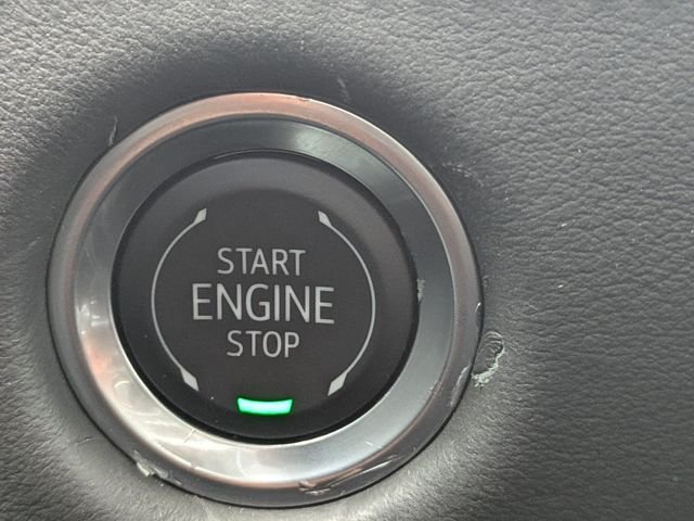 Used 2025 White Cadillac V-Series image 32