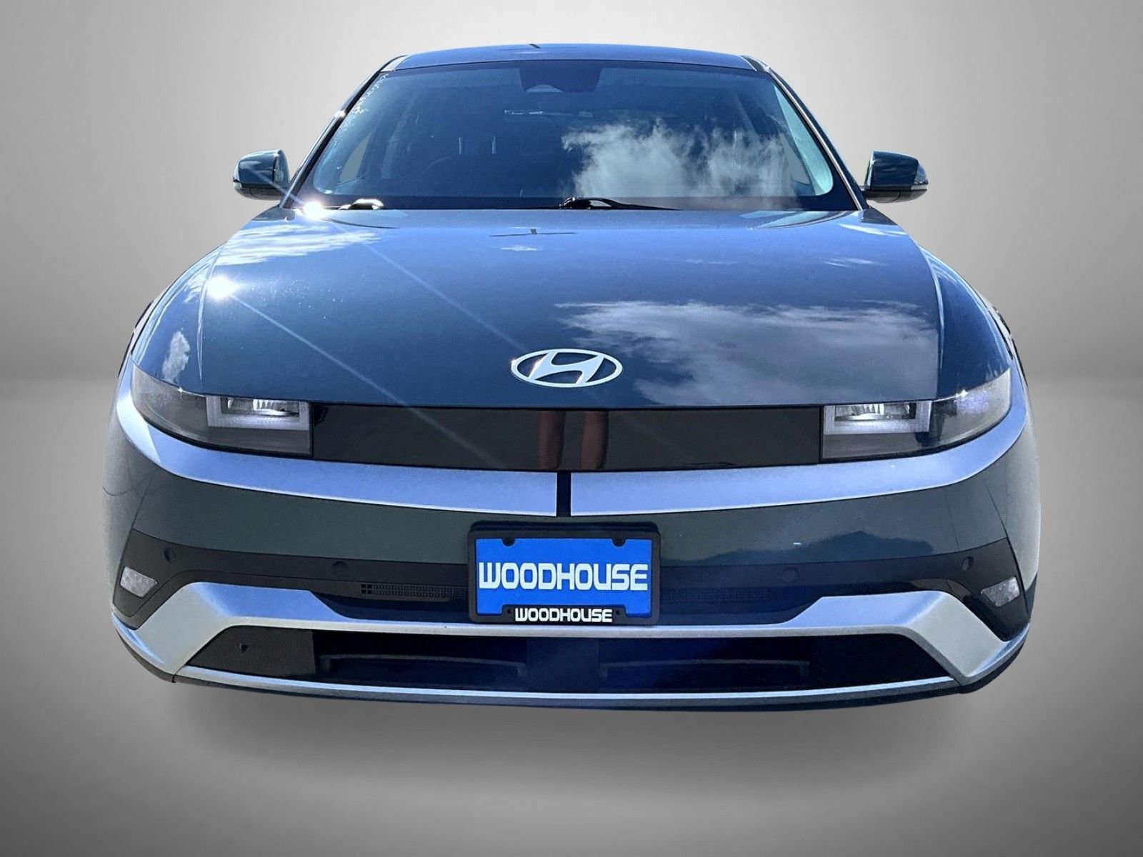 Used 2025 Green Hyundai SE image 2