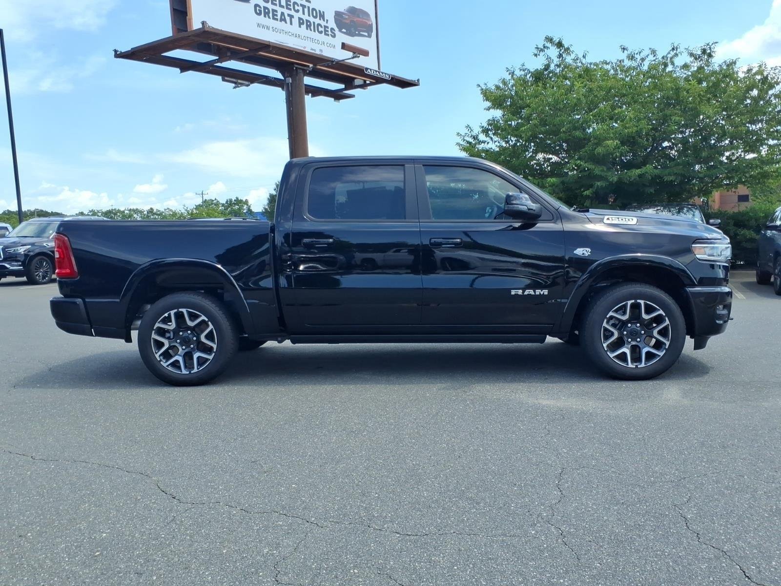 New 2026 Diamond Black Crystal Pearl-Coat Exterior Paint RAM Laramie image 12