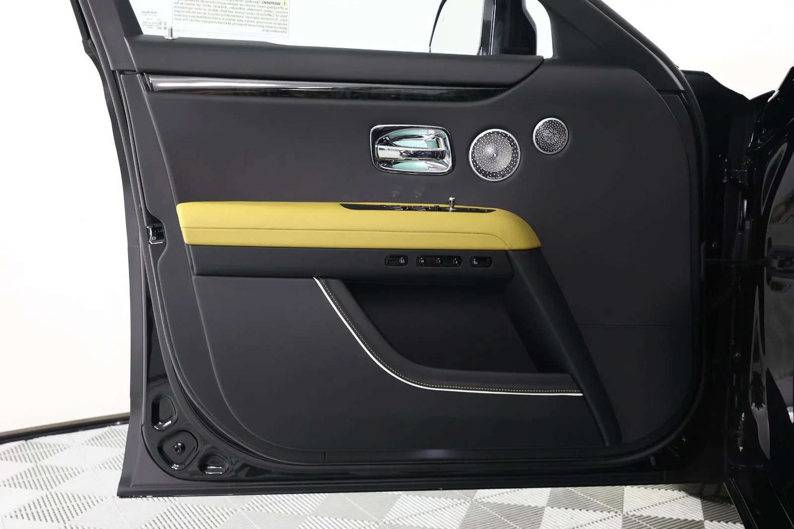 New 2026 Black Diamond Rolls-Royce  image 20