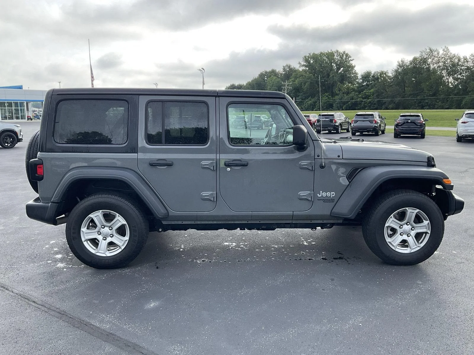 Used 2018 Sting-Gray Clearcoat Jeep Sport S image 5