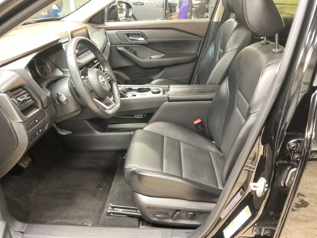 Used 2023 Black Nissan SV image 16