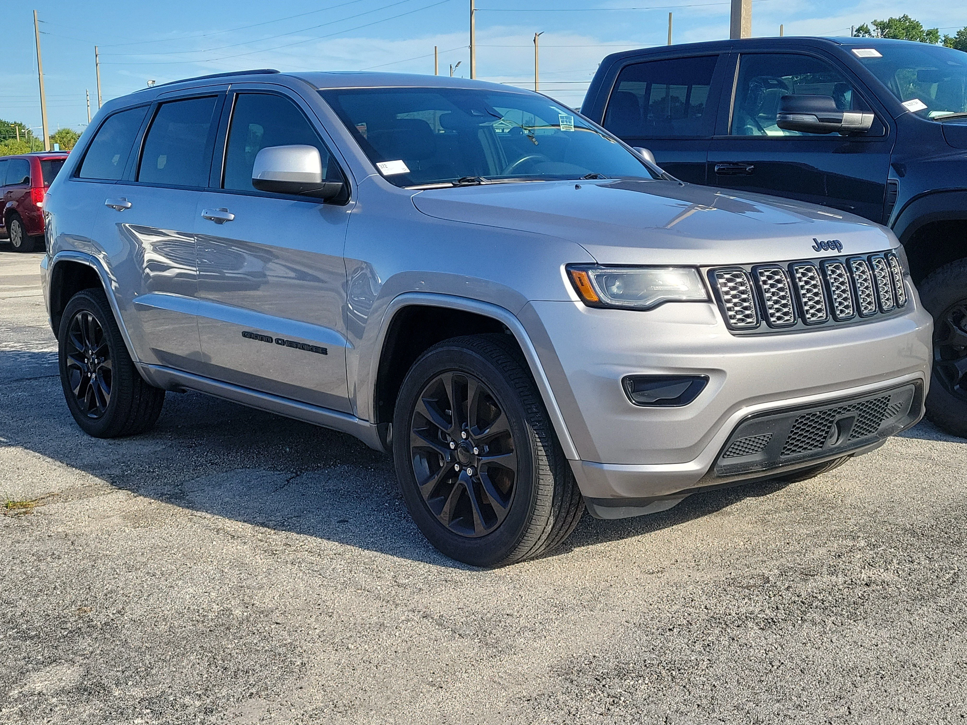 Used 2021 Billet Silver Metallic Clearcoat Jeep Laredo X image 1