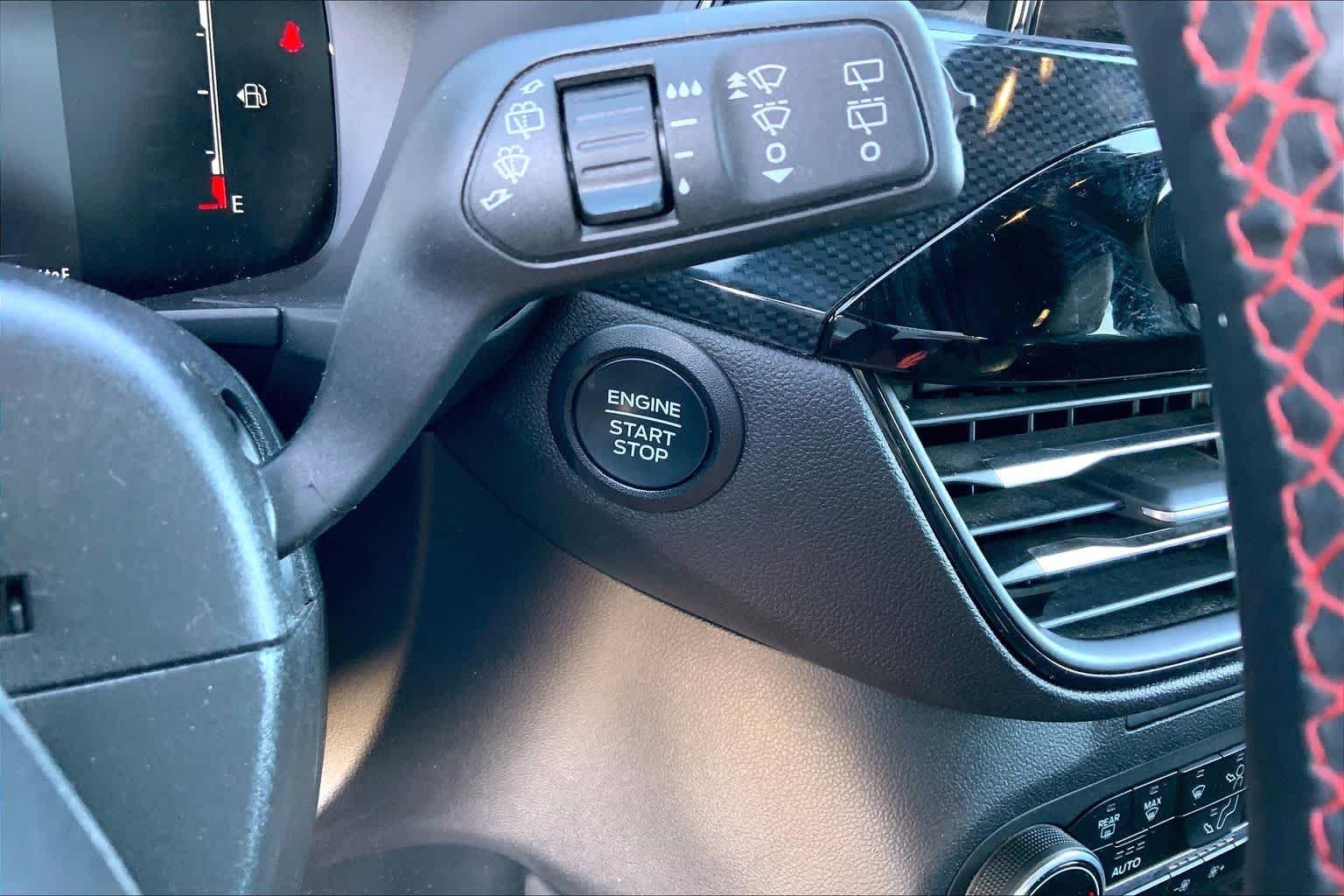 Used 2025 Agate Black Metallic Ford ST-Line image 36