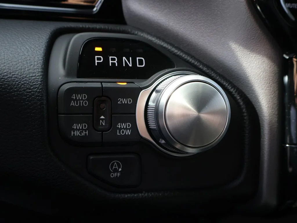 New 2026 Diamond Black Crystal Pearl-Coat Exterior Paint RAM Laramie image 33