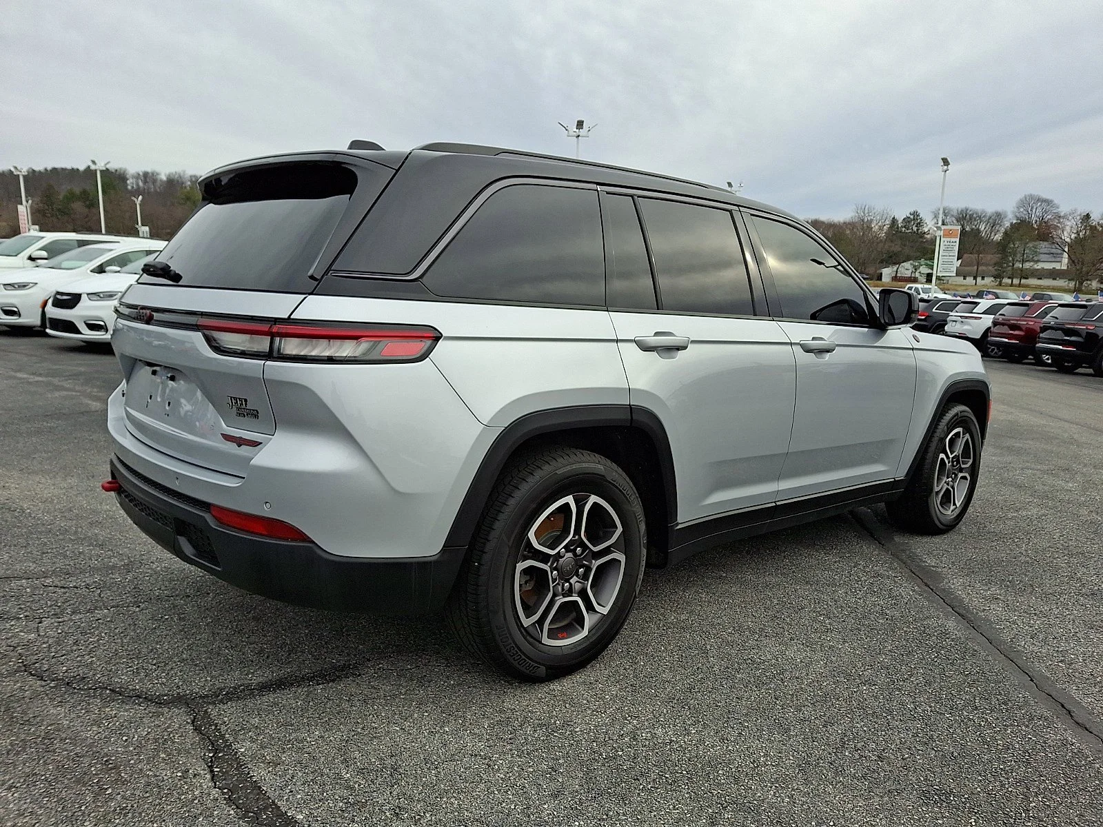 Used 2022 Silver Zynith Jeep Trailhawk image 7