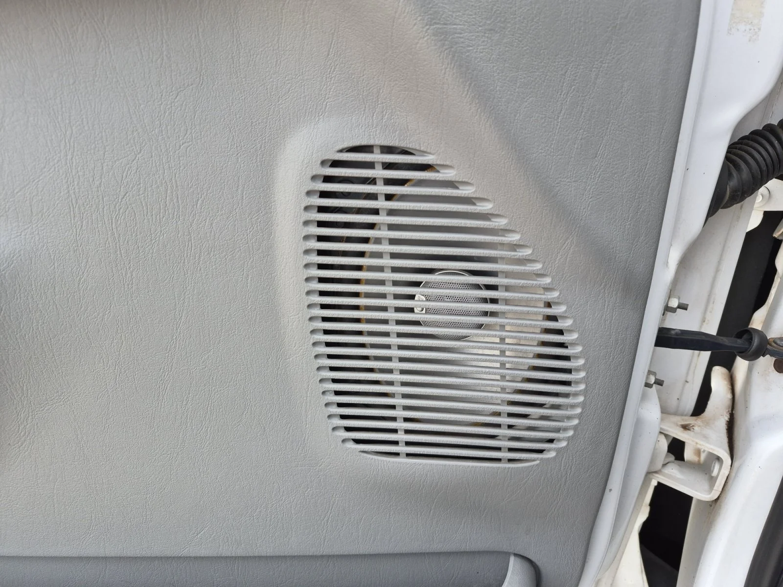 Used 2004 White Ford XL image 22