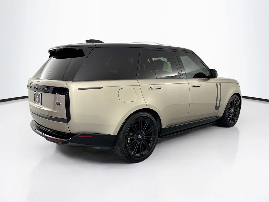 Used 2023 Gold Land Rover SE image 5