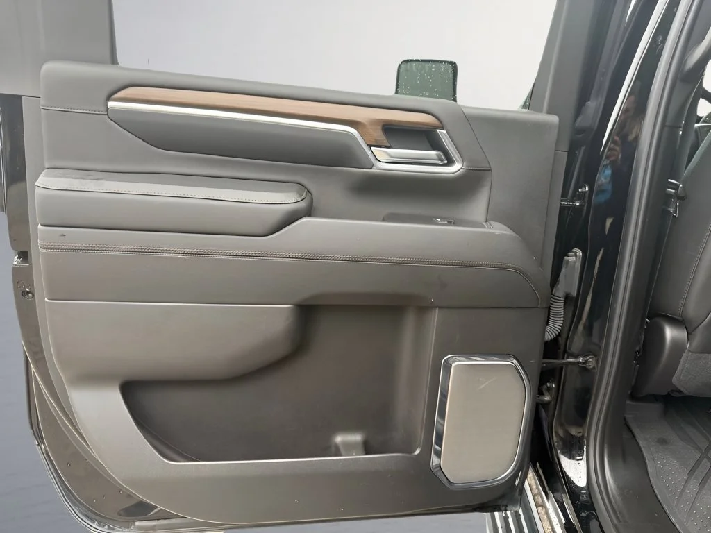 Used 2025 Black Chevrolet High Country image 19