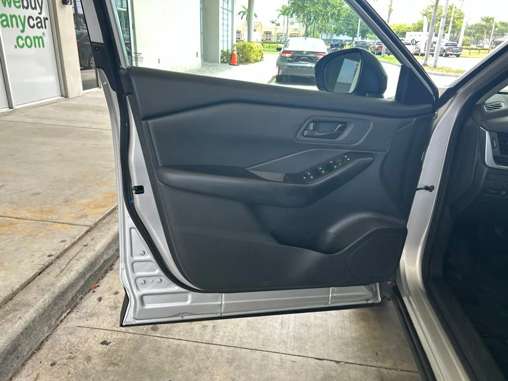 Used 2024 Silver Nissan S image 35
