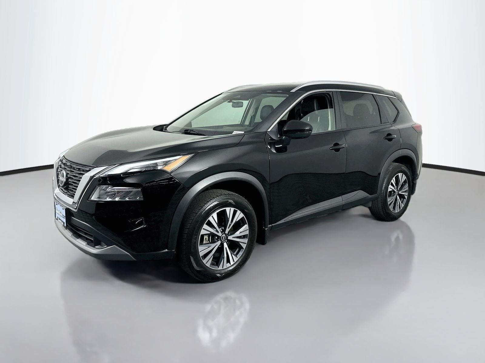 Used 2022 Super Black Nissan SV image 2