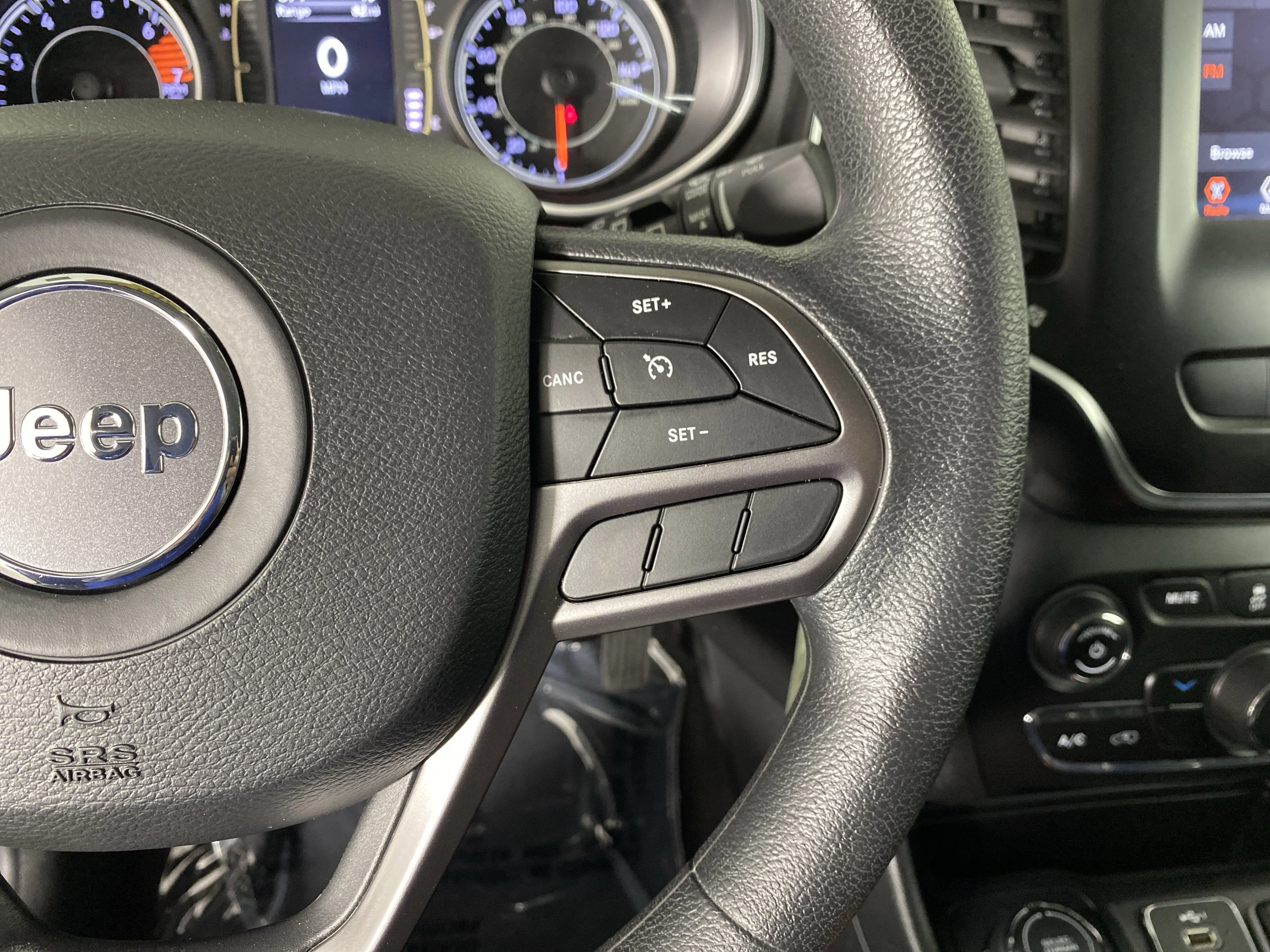 Used 2019 Light Brownstone Pearlcoat Jeep Latitude image 23