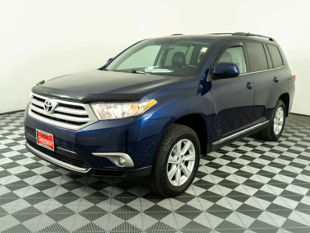 Used 2013 Blue Toyota SE image 3
