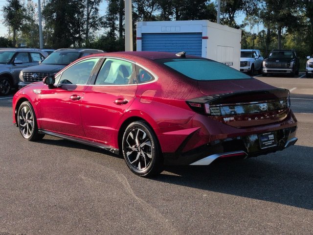 Used 2024 Red Hyundai SEL image 7