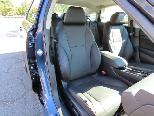 Certified Used 2025 Canyon River Blue Metallic Honda EX-L image 15