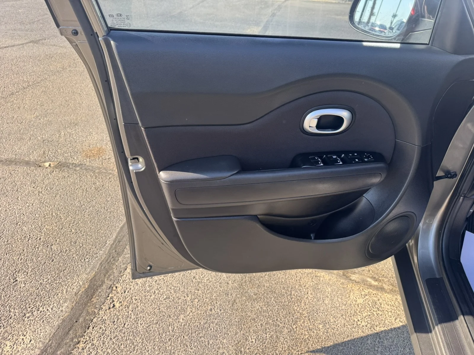 Used 2019 grey Kia Base image 11