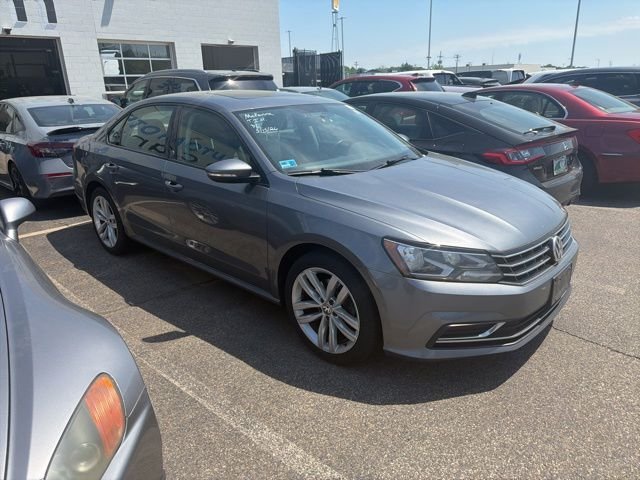 2019 Volkswagen Passat 2.0T Wolfsburg Edition Auto's photo
