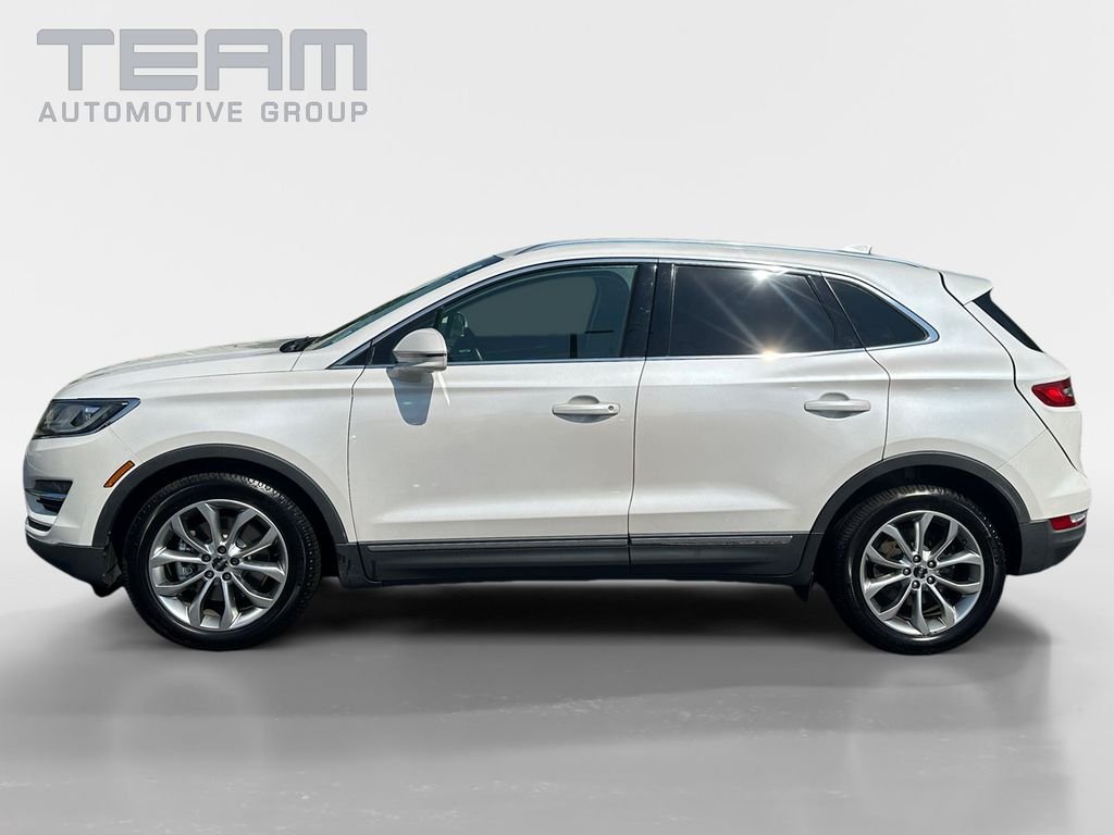 Used 2017 White Lincoln Select image 4