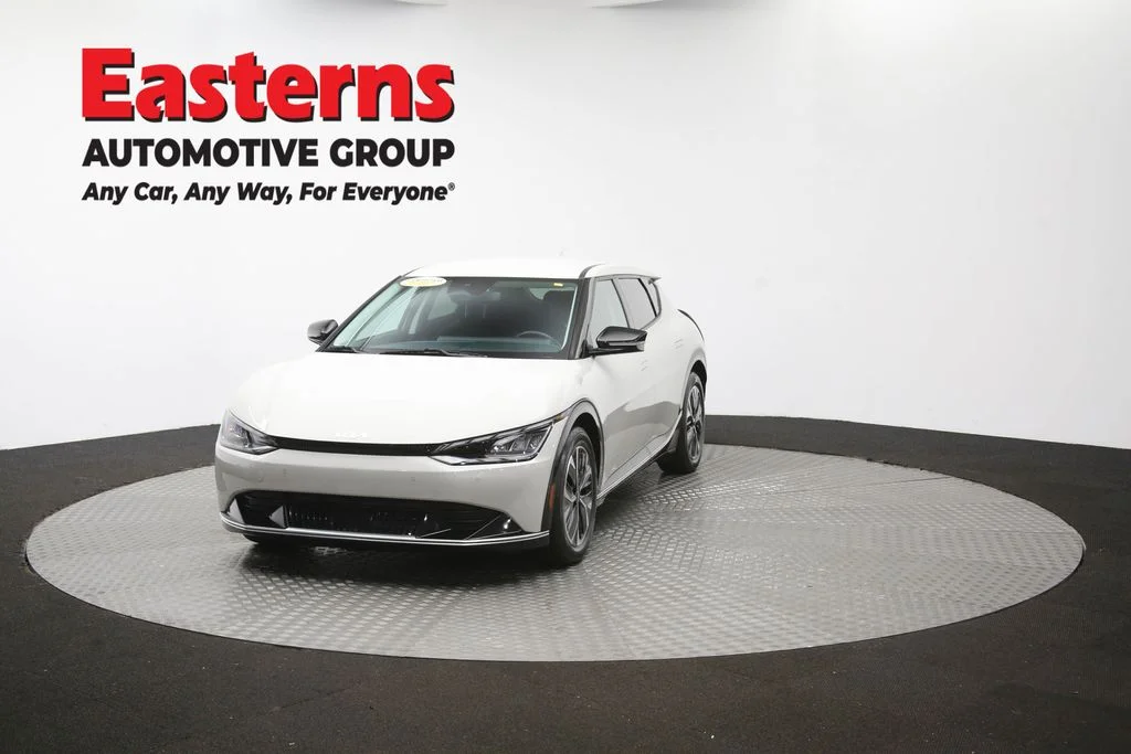 Used 2023 White Kia Wind image 57