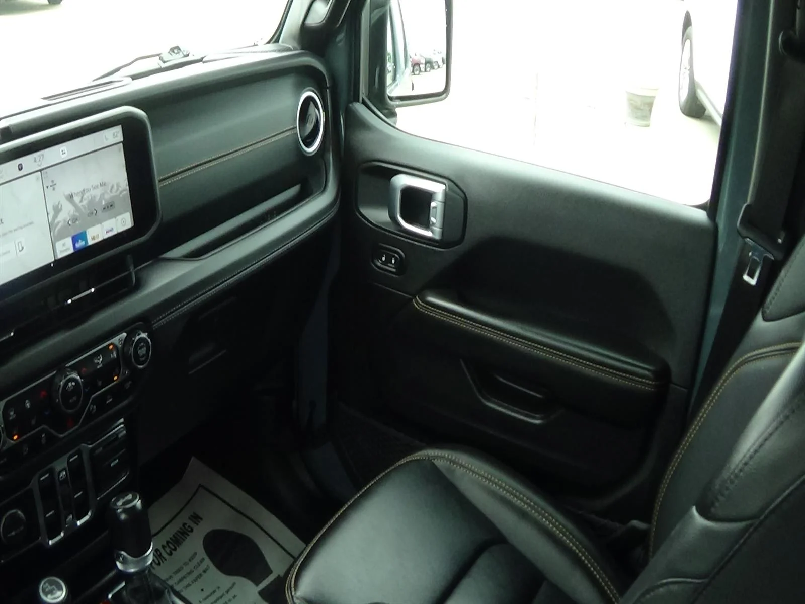 Certified Used 2024 Anvil Clear Coat (pds) Jeep Sahara image 14