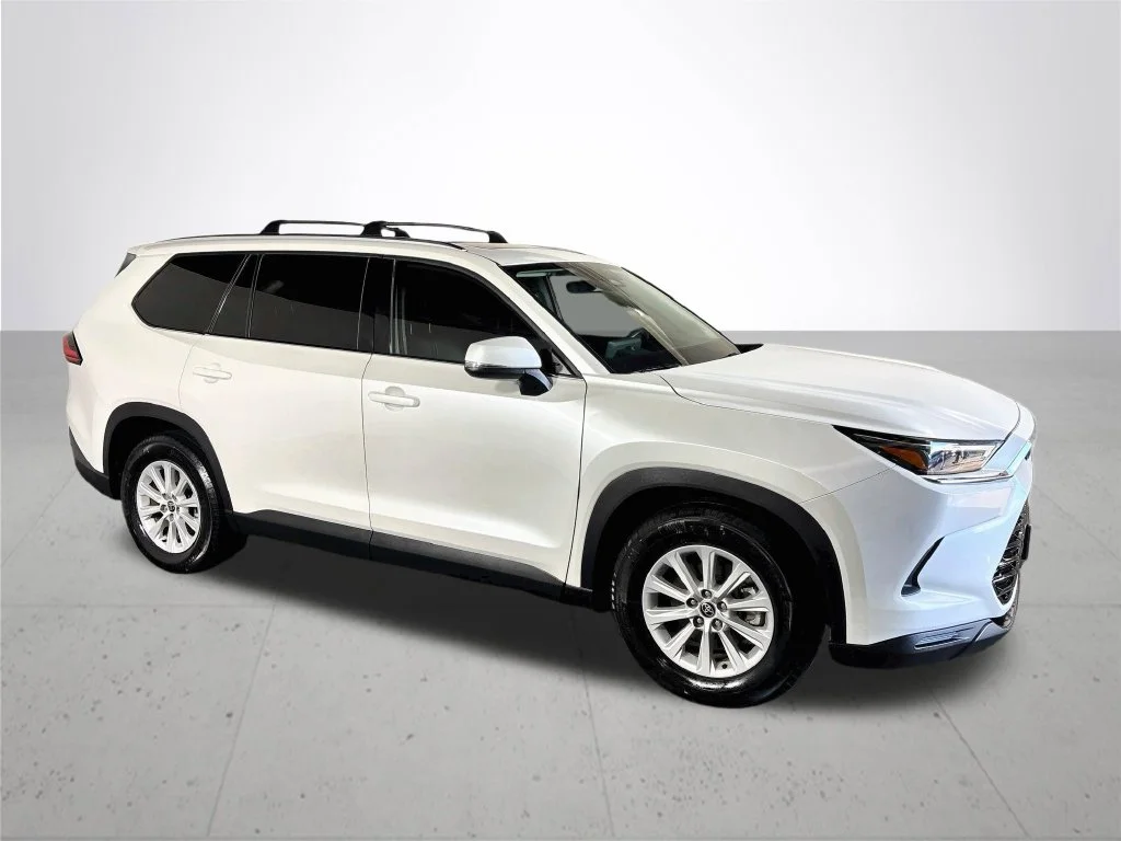 Used 2024 Beige Toyota XLE image 4