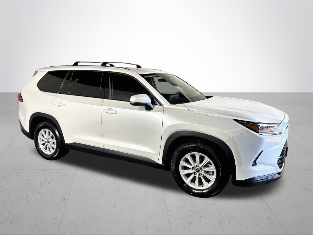 Used 2024 Pearl Toyota XLE image 4