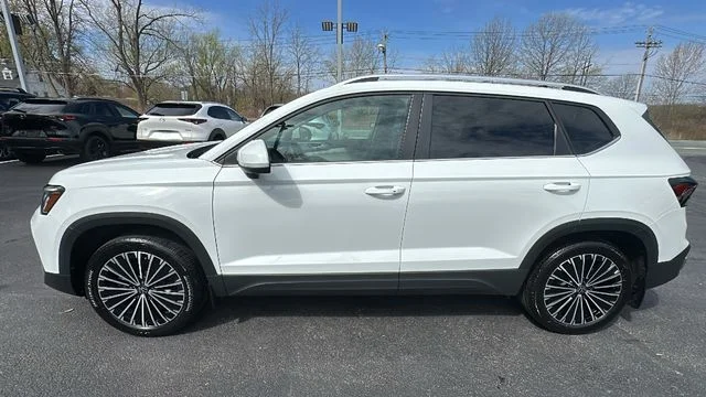 Used 2025 White Volkswagen 1.5T SE image 8
