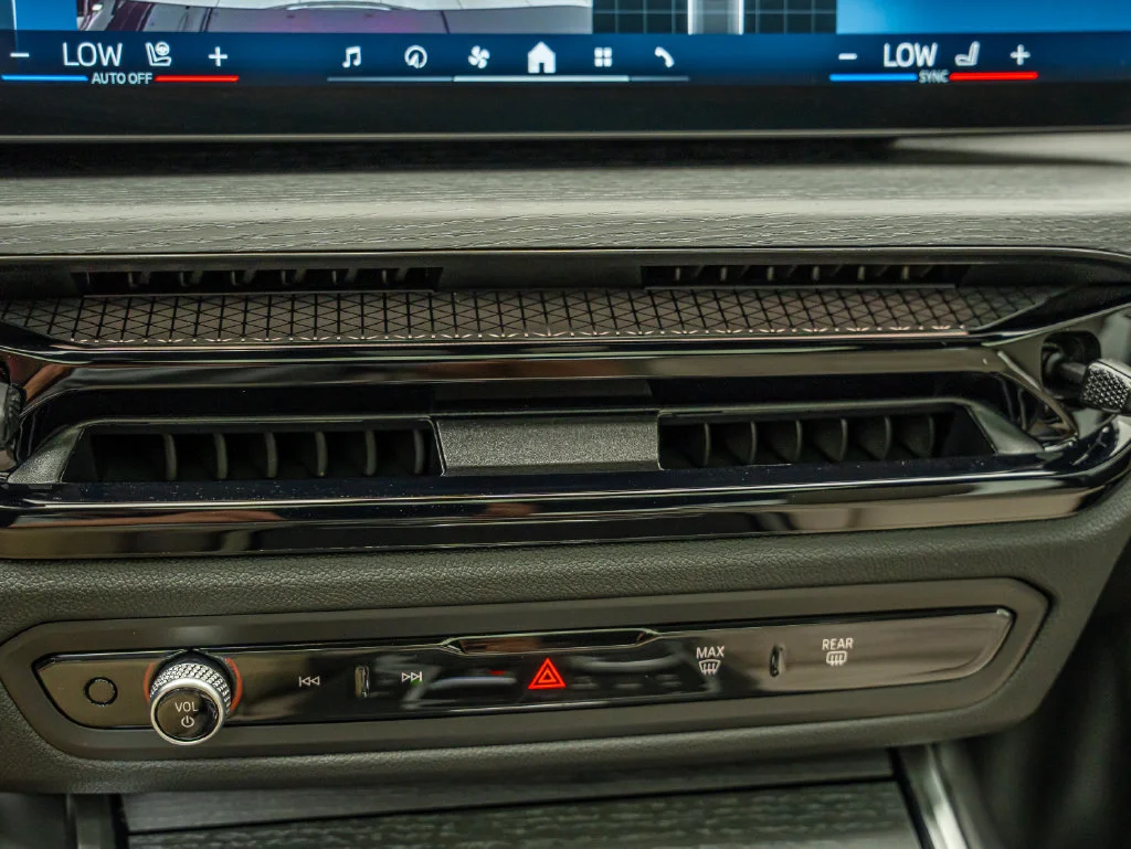 New 2026 Thundernight Metallic BMW 230i xDrive image 34