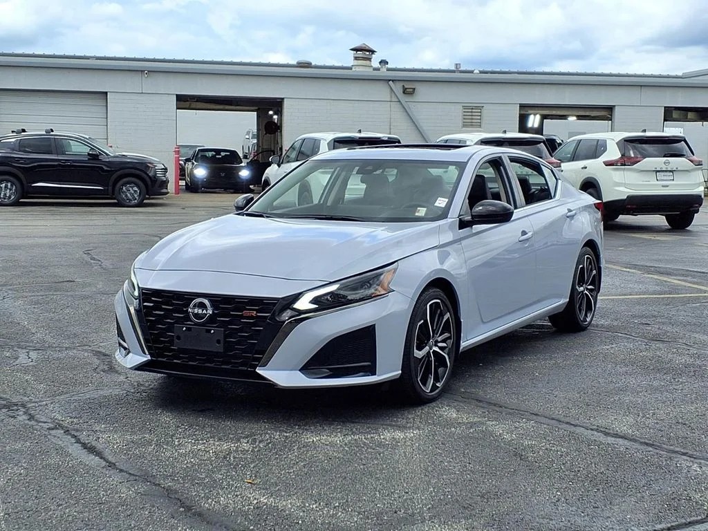 Used 2024 Gray Nissan 2.5 SR image 2