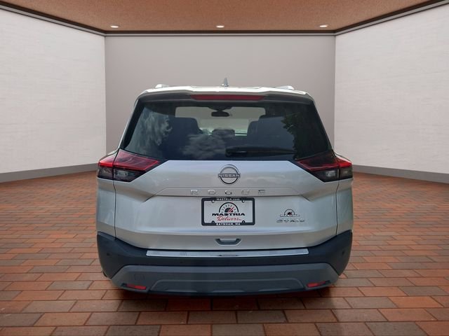Used 2023 Brilliant Silver Metallic Nissan SV image 31