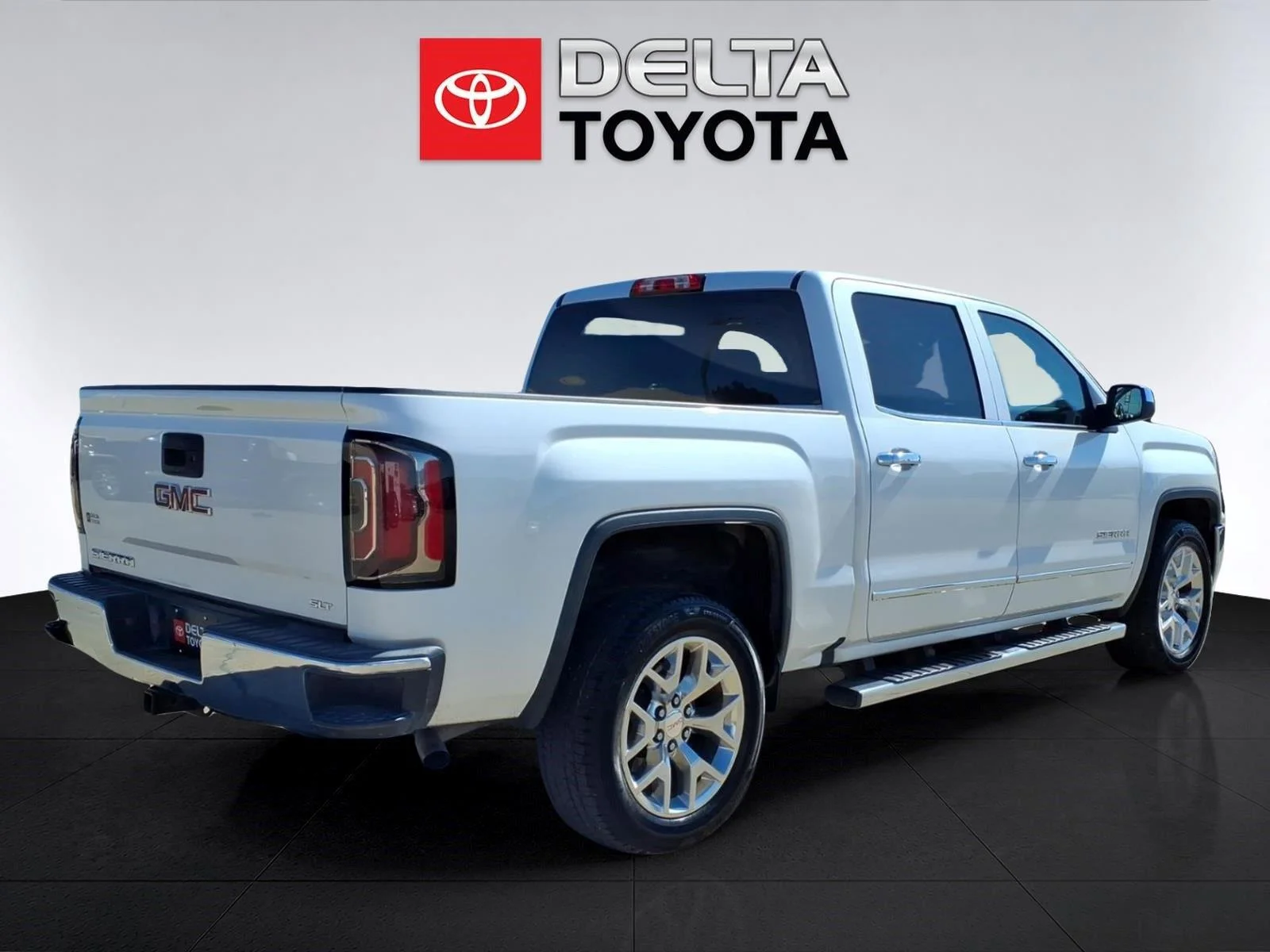 Used 2017 White Frost Tricoat GMC SLT image 5