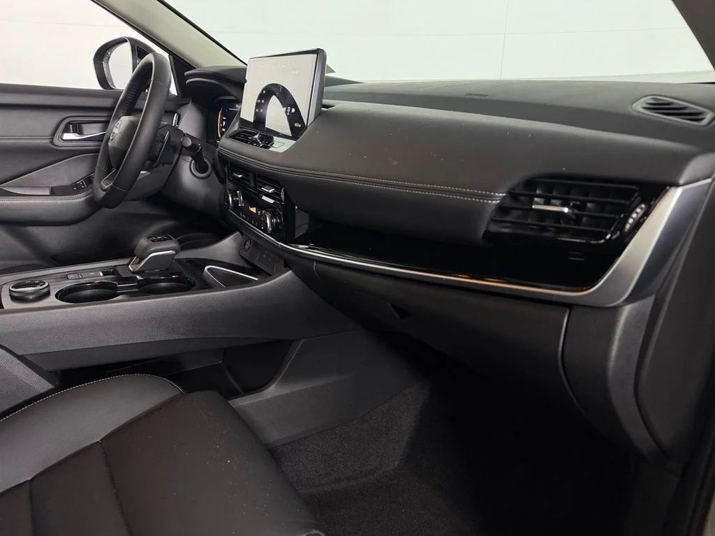Used 2025 Champagne Silver Metallic Nissan SL image 30
