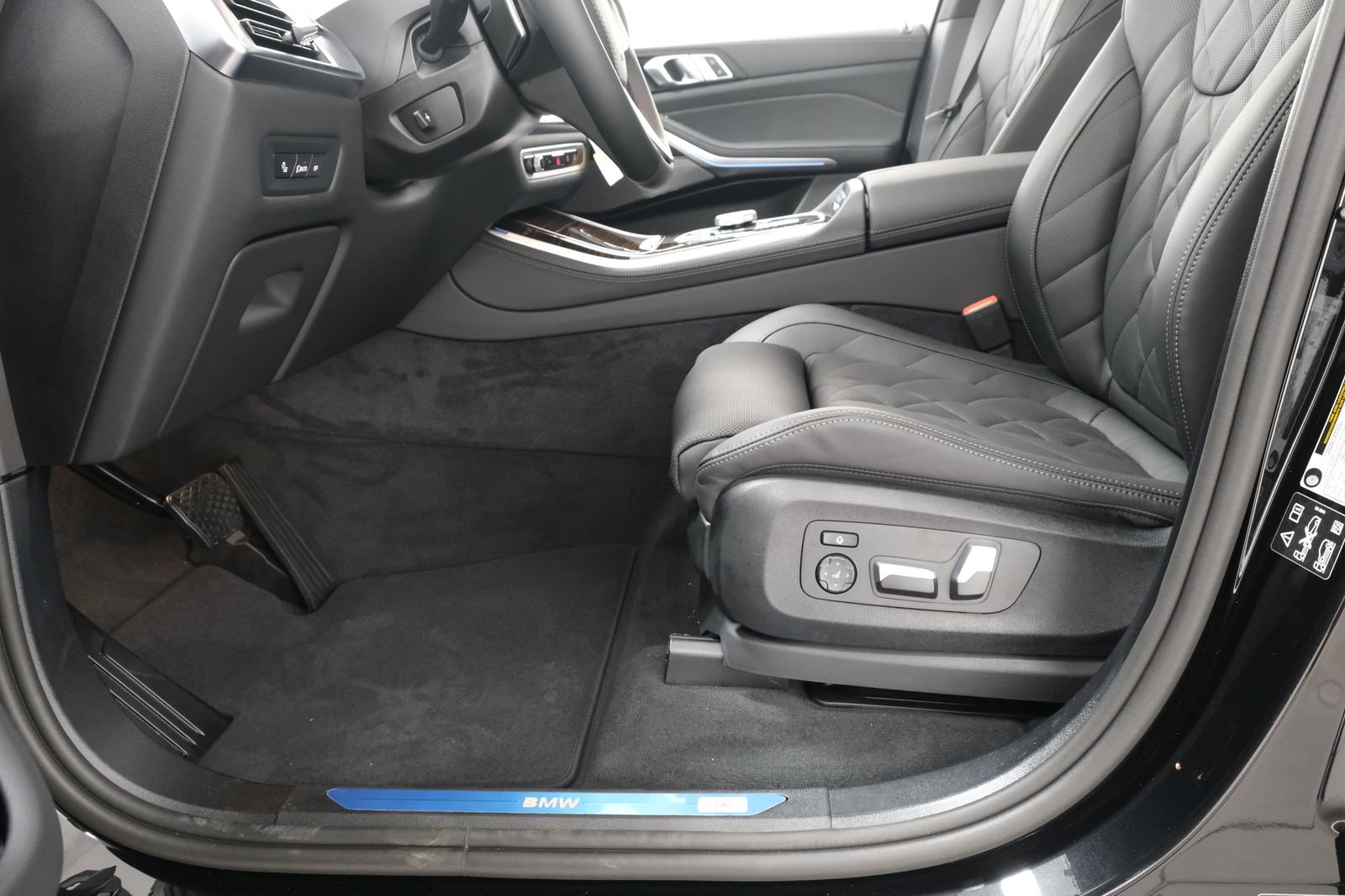 New 2026 Black Sapphire Metallic BMW xDrive40i image 51