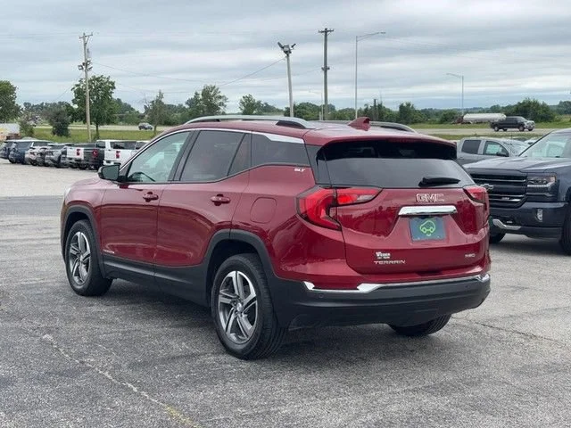 Used 2021 RED QUARTZ TINTCOAT GMC SLT image 3