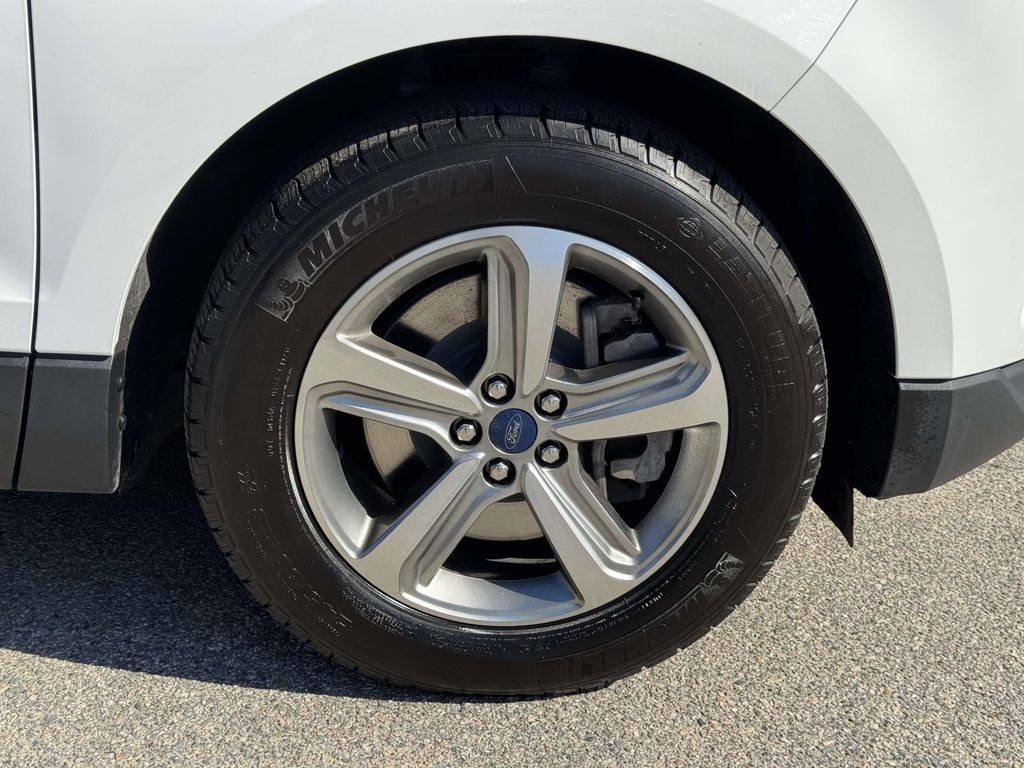 Used 2022 White Ford SEL image 27