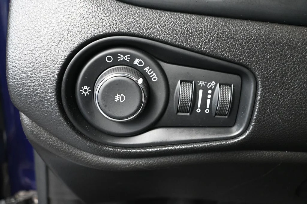Used 2020 Blue Jeep Trailhawk image 31