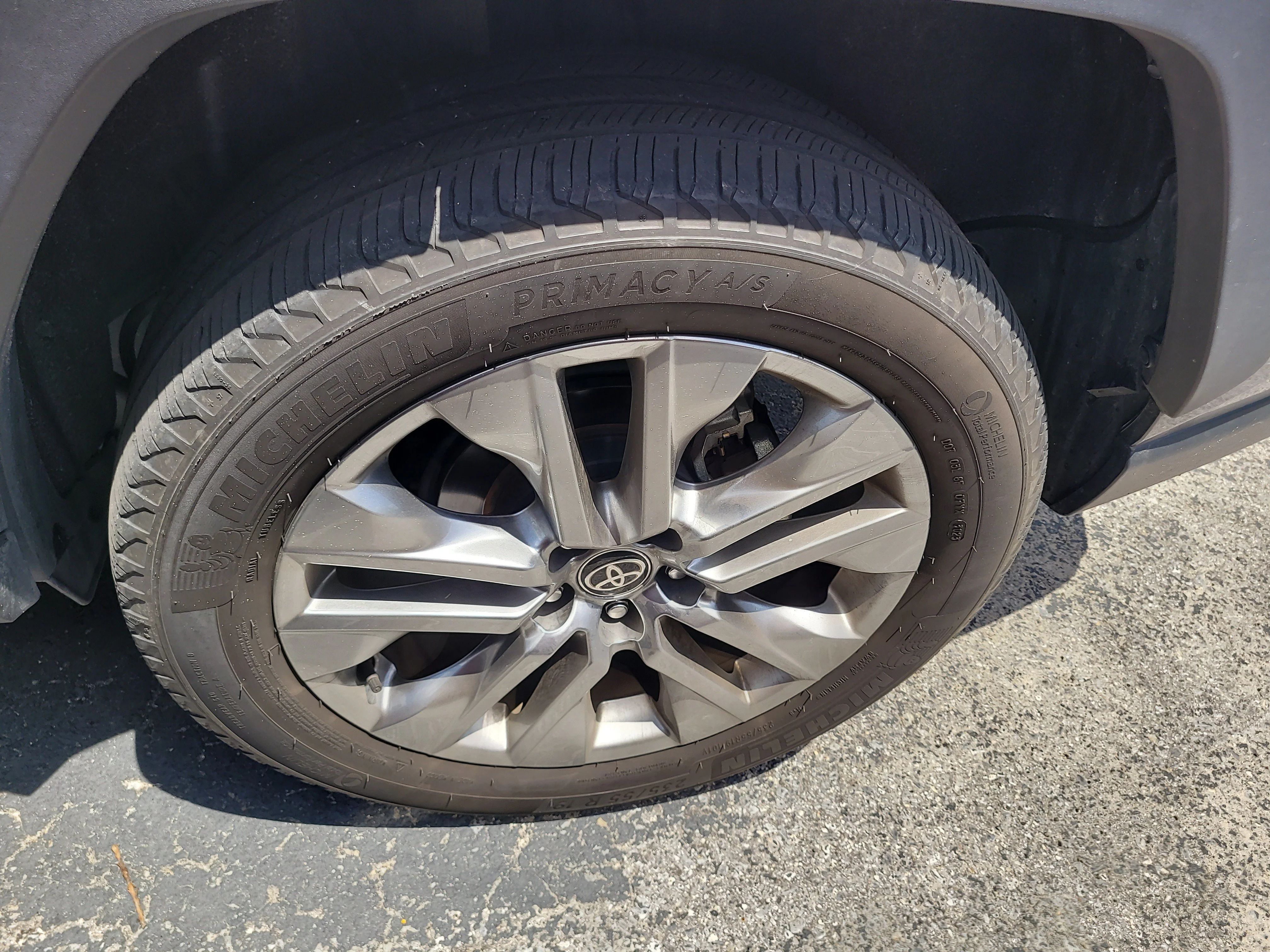 Used 2024 Magnetic Gray Metallic Toyota XLE Premium image 7