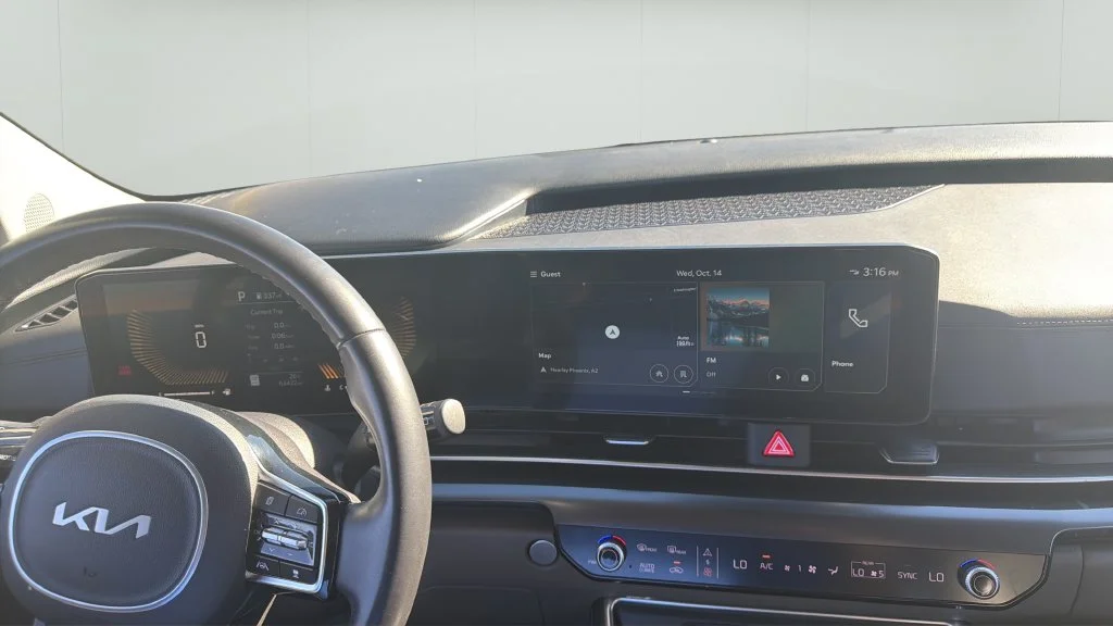 Used 2025 White Kia LXS image 20