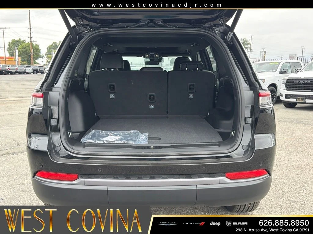 New 2026 Diamond Black Crystal Pearlcoat Jeep Altitude image 14