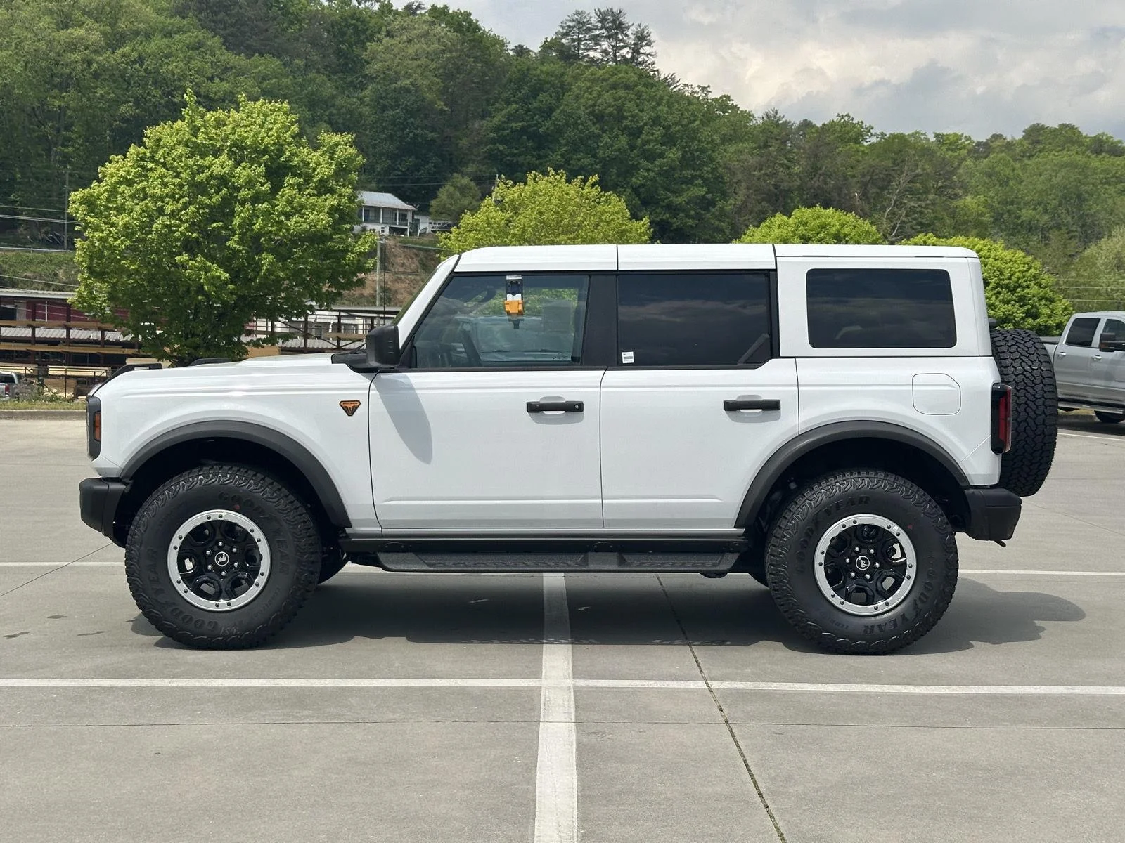New 2026 Oxford White Ford Badlands® image 4