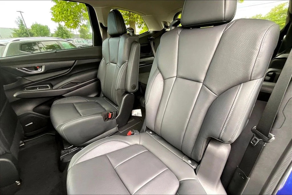 New 2026 SAPPHIRE BLUE PEARL Subaru Limited 7-Passenger image 13